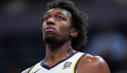 球衣记者：步行者中锋怀斯曼新赛季将改穿11号球衣