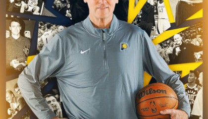 千胜教头！全队疯狂朝卡莱尔浇水庆祝 状元签概率14%已放眼明年